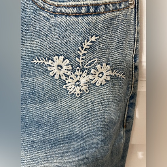 FREE PEOPLE STEINBECK PATCHED STRAIGHT LEG JEANS Size 27 - Picture 3 of 16